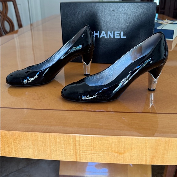 Chanel Shoes patent leatherblack size39. 5 good condition